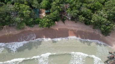 Telok Teluk Melano Sahil Hattı ve Serabang Plajı Sarawak ve Borneo Adası 'nın Tanjung Datu bölgesinin en güney ucunda.