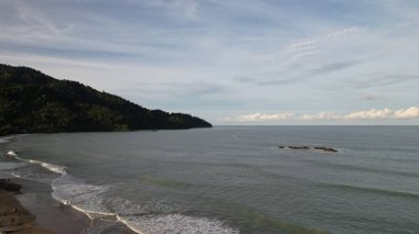 Telok Teluk Melano Sahil Hattı ve Serabang Plajı Sarawak ve Borneo Adası 'nın Tanjung Datu bölgesinin en güney ucunda.