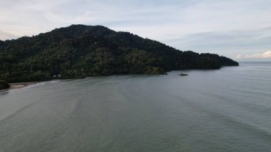 Telok Teluk Melano Sahil Hattı ve Serabang Plajı Sarawak ve Borneo Adası 'nın Tanjung Datu bölgesinin en güney ucunda.