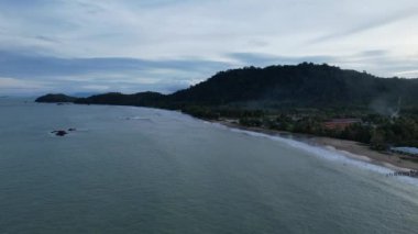 Telok Teluk Melano Sahil Hattı ve Serabang Plajı Sarawak ve Borneo Adası 'nın Tanjung Datu bölgesinin en güney ucunda.