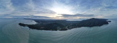 Telok Teluk Melano Sahil Hattı ve Serabang Plajı Sarawak ve Borneo Adası 'nın Tanjung Datu bölgesinin en güney ucunda.