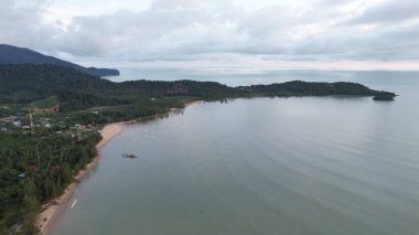 Telok Teluk Melano Sahil Hattı ve Serabang Plajı Sarawak ve Borneo Adası 'nın Tanjung Datu bölgesinin en güney ucunda.
