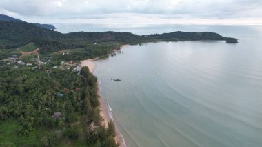 Telok Teluk Melano Sahil Hattı ve Serabang Plajı Sarawak ve Borneo Adası 'nın Tanjung Datu bölgesinin en güney ucunda.