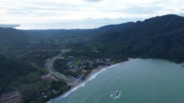 Telok Teluk Melano Sahil Hattı ve Serabang Plajı Sarawak ve Borneo Adası 'nın Tanjung Datu bölgesinin en güney ucunda.