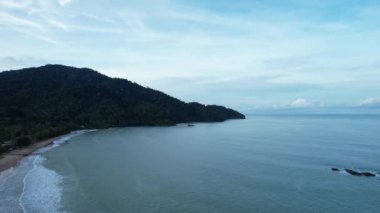 Telok Teluk Melano Sahil Hattı ve Serabang Plajı Sarawak ve Borneo Adası 'nın Tanjung Datu bölgesinin en güney ucunda.