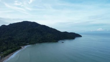 Telok Teluk Melano Sahil Hattı ve Serabang Plajı Sarawak ve Borneo Adası 'nın Tanjung Datu bölgesinin en güney ucunda.
