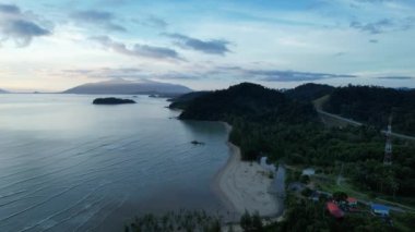 Telok Teluk Melano Sahil Hattı ve Serabang Plajı Sarawak ve Borneo Adası 'nın Tanjung Datu bölgesinin en güney ucunda.