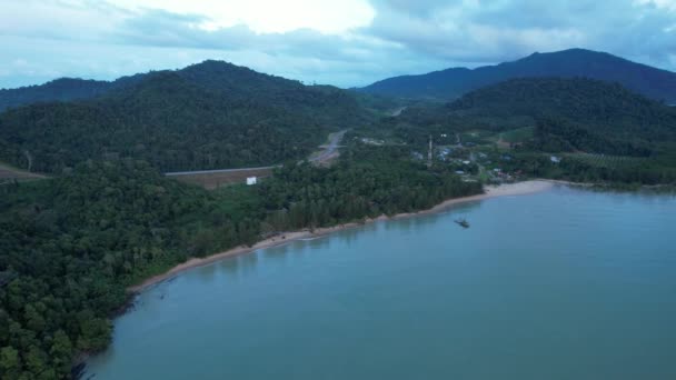 Telok Teluk Melano Coastline Και Serabang Beach Στο Νοτιότερο Άκρο — Αρχείο Βίντεο