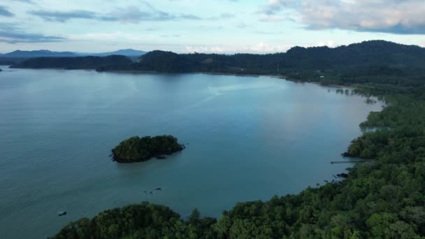 Telok Teluk Melano Coastline Και Serabang Beach Στο Νοτιότερο Άκρο — Αρχείο Βίντεο