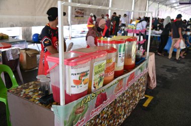 Kuching, Sarawak Malezya - 5 Nisan 2022: Malezya 'daki Malezya Ramazan Pazarı (Pasar Ramazan)