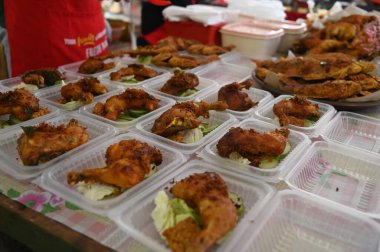 Kuching, Sarawak Malezya - 5 Nisan 2022: Malezya 'daki Malezya Ramazan Pazarı (Pasar Ramazan)