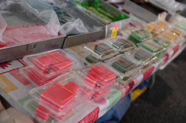 Kuching, Sarawak Malezya - 5 Nisan 2022: Malezya 'daki Malezya Ramazan Pazarı (Pasar Ramazan)