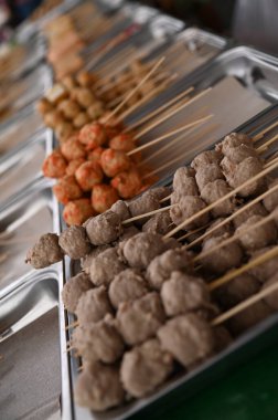 Kuching, Sarawak Malezya - 5 Nisan 2022: Malezya 'daki Malezya Ramazan Pazarı (Pasar Ramazan)