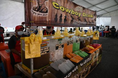 Kuching, Sarawak Malezya - 5 Nisan 2022: Malezya 'daki Malezya Ramazan Pazarı (Pasar Ramazan)