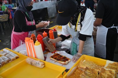 Kuching, Sarawak Malezya - 5 Nisan 2022: Malezya 'daki Malezya Ramazan Pazarı (Pasar Ramazan)