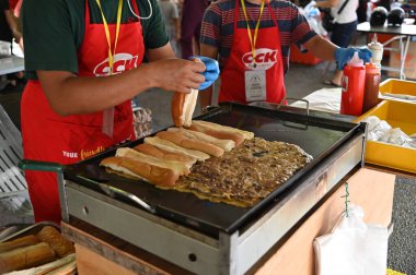 Kuching, Sarawak Malezya - 5 Nisan 2022: Malezya 'daki Malezya Ramazan Pazarı (Pasar Ramazan)