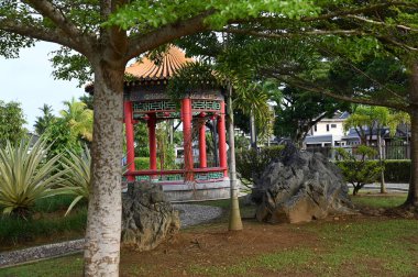 Kuching, Sarawak Malezya - 5 Nisan 2022: Song Road, Kuching, Sarawak 'taki Malezya-Çin Dostluk Parkı
