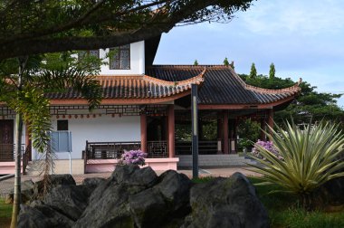 Kuching, Sarawak Malezya - 5 Nisan 2022: Song Road, Kuching, Sarawak 'taki Malezya-Çin Dostluk Parkı