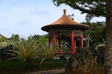 Kuching, Sarawak Malezya - 5 Nisan 2022: Song Road, Kuching, Sarawak 'taki Malezya-Çin Dostluk Parkı