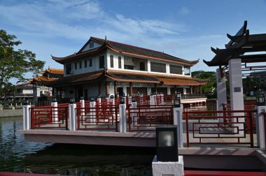 Kuching, Sarawak Malezya - 5 Nisan 2022: Song Road, Kuching, Sarawak 'taki Malezya-Çin Dostluk Parkı