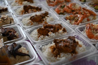 Kuching, Sarawak Malezya - 5 Nisan 2022: Malezya 'daki Malezya Ramazan Pazarı (Pasar Ramazan)