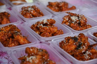 Kuching, Sarawak Malezya - 5 Nisan 2022: Malezya 'daki Malezya Ramazan Pazarı (Pasar Ramazan)