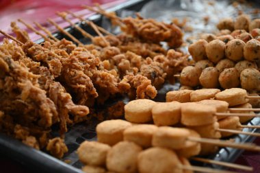 Kuching, Sarawak Malezya - 5 Nisan 2022: Malezya 'daki Malezya Ramazan Pazarı (Pasar Ramazan)