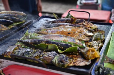 Kuching, Sarawak Malezya - 5 Nisan 2022: Malezya 'daki Malezya Ramazan Pazarı (Pasar Ramazan)