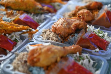 Kuching, Sarawak Malezya - 5 Nisan 2022: Malezya 'daki Malezya Ramazan Pazarı (Pasar Ramazan)