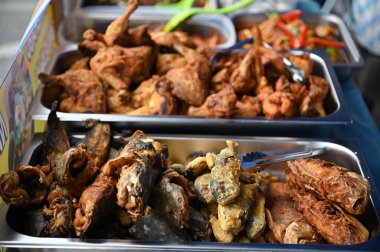 Kuching, Sarawak Malezya - 5 Nisan 2022: Malezya 'daki Malezya Ramazan Pazarı (Pasar Ramazan)