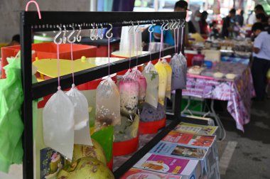 Kuching, Sarawak Malezya - 5 Nisan 2022: Malezya 'daki Malezya Ramazan Pazarı (Pasar Ramazan)