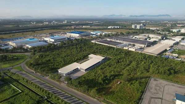 Kuching, Sarawak Malaysia - 7 Nisan 2022: Tüm büyük elektronik, güneş ve yarı iletken santrallerinin bulunduğu Samajaya Işık Sanayi Bölgesi