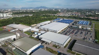 Kuching, Sarawak Malaysia - 7 Nisan 2022: Tüm büyük elektronik, güneş ve yarı iletken santrallerinin bulunduğu Samajaya Işık Sanayi Bölgesi