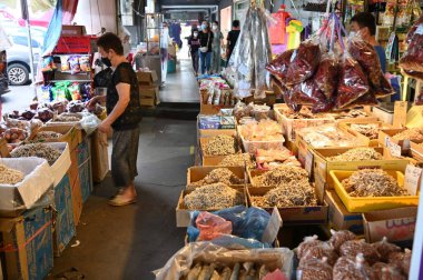 Kuching, Sarawak Malezya - 8 Nisan 2022: The Old Court House, India Street ve Carpenter Street