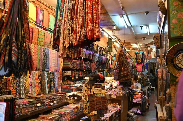 Kuching, Sarawak Malezya - 8 Nisan 2022: The Old Court House, India Street ve Carpenter Street