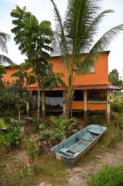 Batu Kawa Nehir Kenarı Parkı, tarihi gökyüzü köprüsü ve çevresindeki parklar