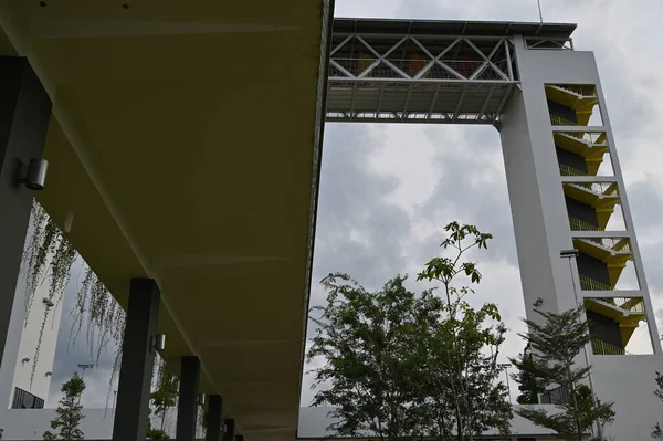 Бату Кава Waterfront Riverside Park Landmark Sky Bridge Its Parks — стокове фото