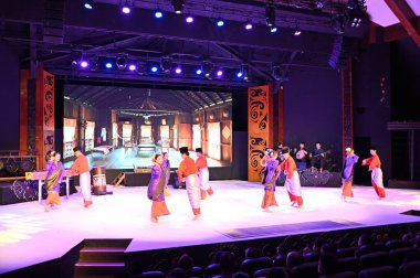 Kuching, Sarawak Malezya - 1 Mayıs 2022: Çeşitlendirilmiş Aborjin ve Yerlilerin Gösterisiyle Saray Kültür Köyü