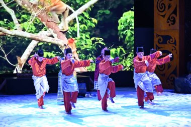 Kuching, Sarawak Malezya - 1 Mayıs 2022: Çeşitlendirilmiş Aborjin ve Yerlilerin Gösterisiyle Saray Kültür Köyü