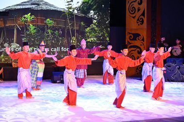 Kuching, Sarawak Malezya - 1 Mayıs 2022: Çeşitlendirilmiş Aborjin ve Yerlilerin Gösterisiyle Saray Kültür Köyü