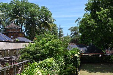 Kuching, Sarawak Malezya - 1 Mayıs 2022: Çeşitlendirilmiş Aborjin ve Yerlilerin Gösterisiyle Saray Kültür Köyü