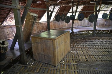 Kuching, Sarawak Malezya - 1 Mayıs 2022: Çeşitlendirilmiş Aborjin ve Yerlilerin Gösterisiyle Saray Kültür Köyü