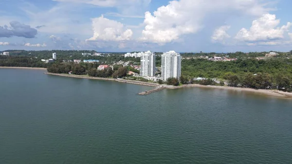 Miri Şehri 'nin ünlü plajları, nehirleri, şehirleri ve manzaralı çevresiyle Landmark ve Turist Çekim alanları