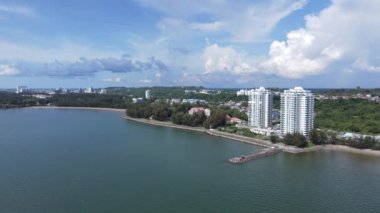 Miri Şehri 'nin ünlü plajları, nehirleri, şehirleri ve manzaralı çevresiyle Landmark ve Turist Çekim alanları