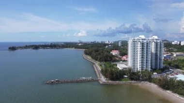 Miri Şehri 'nin ünlü plajları, nehirleri, şehirleri ve manzaralı çevresiyle Landmark ve Turist Çekim alanları