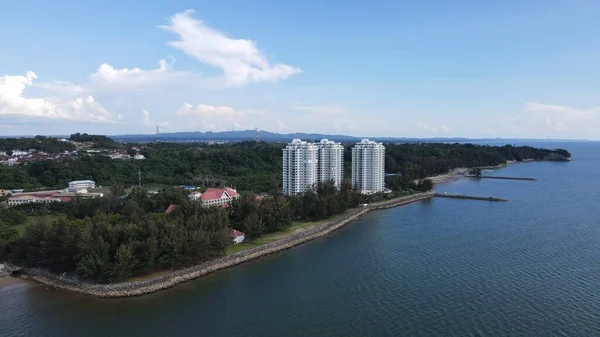 Miri Şehri 'nin ünlü plajları, nehirleri, şehirleri ve manzaralı çevresiyle Landmark ve Turist Çekim alanları