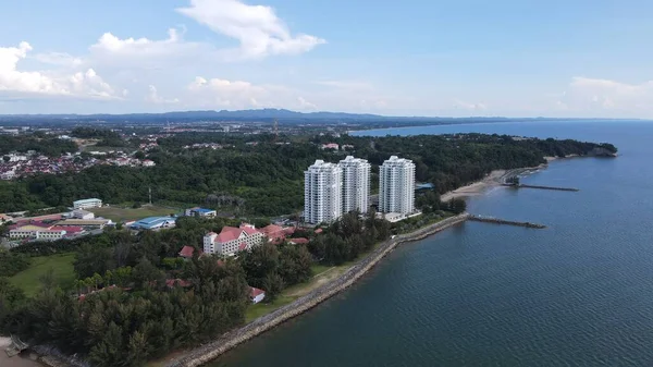 Miri Şehri 'nin ünlü plajları, nehirleri, şehirleri ve manzaralı çevresiyle Landmark ve Turist Çekim alanları
