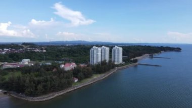 Miri Şehri 'nin ünlü plajları, nehirleri, şehirleri ve manzaralı çevresiyle Landmark ve Turist Çekim alanları