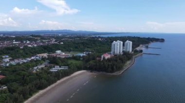 Miri Şehri 'nin ünlü plajları, nehirleri, şehirleri ve manzaralı çevresiyle Landmark ve Turist Çekim alanları