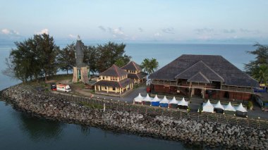 Miri Şehri 'nin ünlü plajları, nehirleri, şehirleri ve manzaralı çevresiyle Landmark ve Turist Çekim alanları